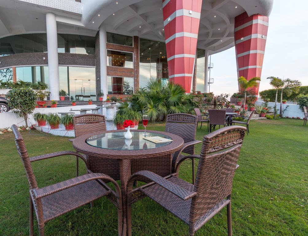 होटल The Solitaire Dehradun