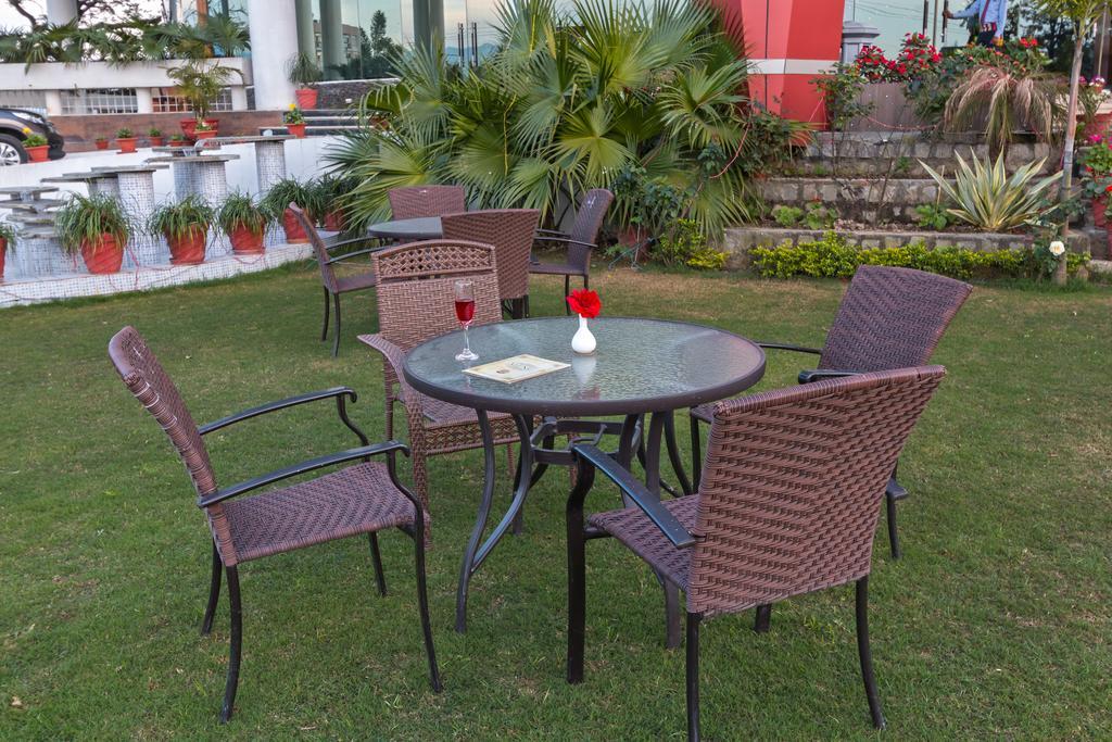 होटल The Solitaire Dehradun